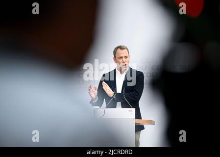 15. Juni 2022, Berlin: CDU-Generalsekretär Mario Czaja spricht auf einer Pressekonferenz unter anderem über die Vorbereitungen für die Parteikonferenz im September und die Frauenquote. Foto: Britta Pedersen/dpa Stockfoto