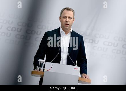 15. Juni 2022, Berlin: CDU-Generalsekretär Mario Czaja spricht auf einer Pressekonferenz unter anderem über die Vorbereitungen für die Parteikonferenz im September und die Frauenquote. Foto: Britta Pedersen/dpa Stockfoto