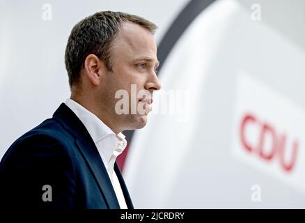 15. Juni 2022, Berlin: CDU-Generalsekretär Mario Czaja spricht auf einer Pressekonferenz unter anderem über die Vorbereitungen für die Parteikonferenz im September und die Frauenquote. Foto: Britta Pedersen/dpa Stockfoto