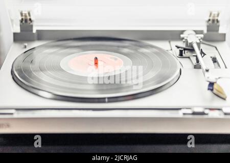 Der Aufzeichnungs-Player, der die Aufnahme wiedergibt. Retro-Ausstattung. Stockfoto