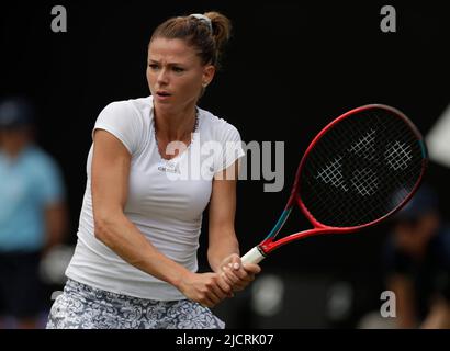 Edgbaston Priory Club, Edgbaston, Birmingham, Großbritannien; 15.. Juni 2022; Birmingham Classic Lawn Tennis Turnier; Camila Giorgi (ITA) in ihrem Spiel gegen Tereza Martincova (CZE) zeigt die Aufnahme die Giomila Bekleidungskollektion, die sie bei der Gestaltung und Werbung für das italienische Modehaus mitgewirkt hat Stockfoto