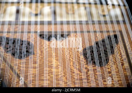 KANUN, TRADITIONELLES MUSIKINSTRUMENT VON TURKIYE Stockfoto