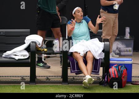 Die französische Caroline Garcia reagiert während ihres Spiels gegen die britische Katie Boulter am fünften Tag des Rothesay Classic Birmingham im Edgbaston Priory Club. Bilddatum: Mittwoch, 15. Juni 2022. Stockfoto