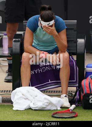 Die französische Caroline Garcia reagiert während ihres Spiels gegen die britische Katie Boulter am fünften Tag des Rothesay Classic Birmingham im Edgbaston Priory Club. Bilddatum: Mittwoch, 15. Juni 2022. Stockfoto