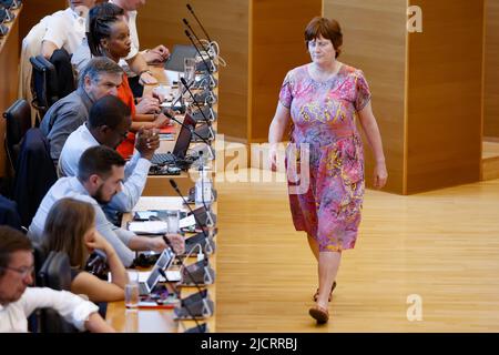 Alice Bernard der PTB im Bild während einer Plenarsitzung des wallonischen Parlaments in Namur, Mittwoch, 15. Juni 2022. BELGA FOTO BRUNO FAHY Stockfoto