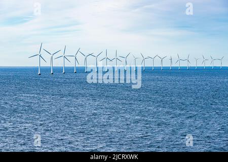 Der Offshore-Windpark Middelgrunden in der Øresund bei Kopenhagen, Dänemark. Stockfoto