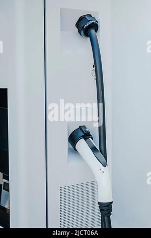 Ladestation zum Laden von Elektrofahrzeugen im Freien Stockfoto