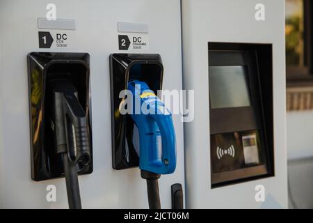 Elektrischer Ladepunkt für Fahrzeuge im Freien Stockfoto