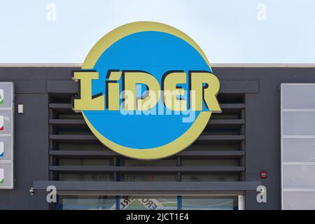 MASSANASSA, SPANIEN - 06. JUNI 2022: Lider Market Store in Massanassa, Valencia Stockfoto