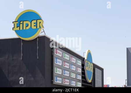 MASSANASSA, SPANIEN - 06. JUNI 2022: Lider Market Store in Massanassa, Valencia Stockfoto