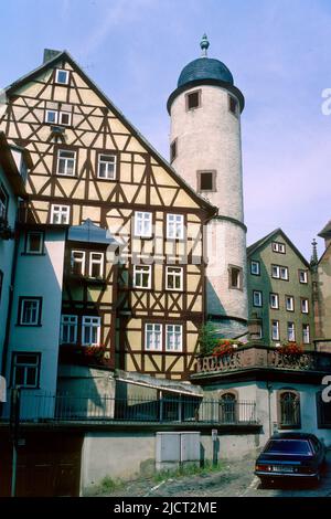 Historische Gebäude mit Turm im Stadtzentrum von 1982, Wertheim am Main, Baden-Württemberg, Deutschland Stockfoto