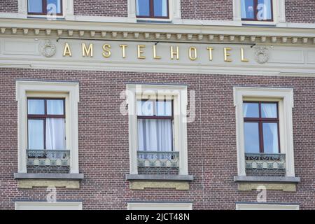 Amsterdam, Niederlande. 15.. Juni 2022. Ein Detail zeigt das Äußere des Amstel Hotels, in dem Mick Jagger sich in Quarantäne befindet, nachdem er am vergangenen Dienstag, dem 15. Juni 2022 in Amsterdam, Niederlande, einen positiven Test auf Coronavirus-Krankheit (Covid-19) durchgeführt hatte. (Foto von Paulo Amorim/Sipa USA) Quelle: SIPA USA/Alamy Live News Stockfoto