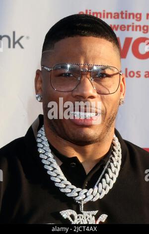 Inglewood, Kalifornien. 14.. Juni 2022. Nelly bei der Ankunft zur YWCA Phenomenal Woman Awards-Preisverleihung, SoFi Stadium YouTube Theatre, Inglewood, CA, 14. Juni 2022. Kredit: Priscilla Grant/Everett Collection/Alamy Live Nachrichten Stockfoto