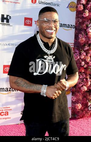 Inglewood, Kalifornien. 14.. Juni 2022. Nelly bei der Ankunft zur YWCA Phenomenal Woman Awards-Preisverleihung, SoFi Stadium YouTube Theatre, Inglewood, CA, 14. Juni 2022. Kredit: Priscilla Grant/Everett Collection/Alamy Live Nachrichten Stockfoto