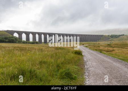 Das Ribblehead Viadukt oder Batty Moss Viadukt im Ribble Valley bei Ribblehead, in North Yorkshire, England. Stockfoto