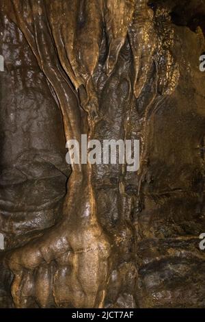 Felsformationen in den atemberaubenden White Scar Caves in Ingleton, North Yorkshire, England. Stockfoto