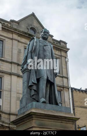 Statue von Sir Mathew Wilson, 1. Baronet DL, einem englischen Grundbesitzer und liberalen Politiker (von Albert Bruce-Joy), Skipton, North Yorkshire, Großbritannien. Stockfoto