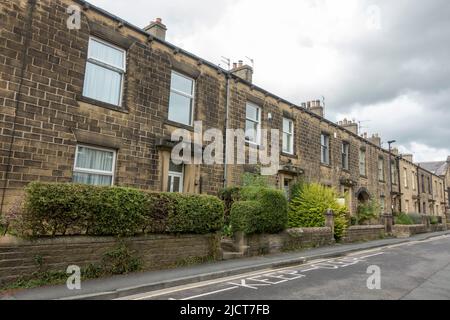 Allgemeine Ansicht der Steinhütten in der Otley Street in der Marktstadt Skipton, North Yorkshire, Großbritannien. Stockfoto