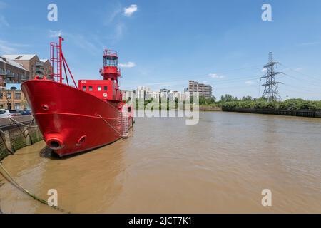 Das umgebaute Lightship LV95, heute ein Musikstudio, liegt an der Trinity Buoy Wharf, London E14. Stockfoto