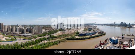 Panoramafoto von Canning Town zur Greenwich Peninsular im Osten Londons. Stockfoto
