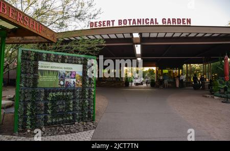 USA, PHOENIX, ARIZONA - 17. NOVEMBER 2019: Gesamtansicht des Eingangs zum Phoenix Botanical Garden, Arizona, USA Stockfoto