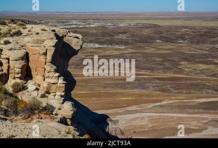 Die Painted Desert an einem sonnigen Tag. Diverse Sedimentgesteine und Ton, ausgewaschen mit Wasser. Petrified Forest National Park, USA, Arizona Stockfoto