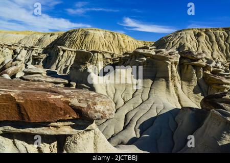 Seltsame Sandsteinformationen, die durch Erosion im Ah-Shi-SLE-Pah Wilderness Study Area im San Juan County in der Nähe der Stadt Farmington, New Mexico, entstehen. Stockfoto