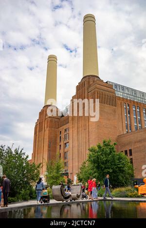 Der neu entwickelte Standort des Battersea Power Station in London, England, Großbritannien Stockfoto