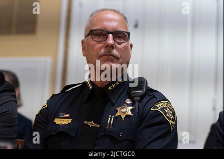 Washington, Vereinigte Staaten Von Amerika. 15.. Juni 2022. Todd K. Baxter, Monroe County Sheriff, Rochester, New York, bezeugt vor der Anhörung des Ausschusses für Geschäftsordnung des Repräsentantenhauses, Unterausschuss für Legislativ- und Haushaltsprozess über Werkzeuge zur Bekämpfung des Waffenhandels und zur Reduzierung von Waffengewalt in unseren Gemeinden, am Mittwoch, den 15. Juni 2022, auf dem Capitol Hill in Washington. Kredit: Cliff Owen/CNP/Sipa USA Gutschrift: SIPA USA/Alamy Live Nachrichten Stockfoto