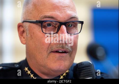 Washington, Vereinigte Staaten Von Amerika. 15.. Juni 2022. Todd K. Baxter, Monroe County Sheriff, Rochester, New York, bezeugt vor der Anhörung des Ausschusses für Geschäftsordnung des Repräsentantenhauses, Unterausschuss für Legislativ- und Haushaltsprozess über Werkzeuge zur Bekämpfung des Waffenhandels und zur Reduzierung von Waffengewalt in unseren Gemeinden, am Mittwoch, den 15. Juni 2022, auf dem Capitol Hill in Washington. Kredit: Cliff Owen/CNP/Sipa USA Gutschrift: SIPA USA/Alamy Live Nachrichten Stockfoto