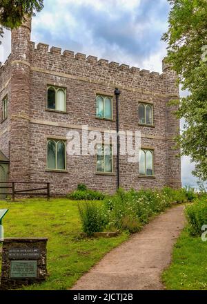 Eintritt zum Abergavenny Castle Museum, Wales. Stockfoto