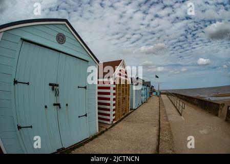 Strandhütten / Häuser am North Sea Observatory, Chapel Point Beach, Chapel St. Leonards, in der Nähe von Skegness, Lincolnshire, VEREINIGTES KÖNIGREICH Stockfoto