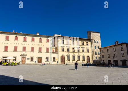 Pistoia, Italien, 18. April 2022: Hauptplatz des Stadtzentrums Stockfoto