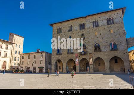 Pistoia, Italien, 18. April 2022: Hauptplatz des Stadtzentrums Stockfoto