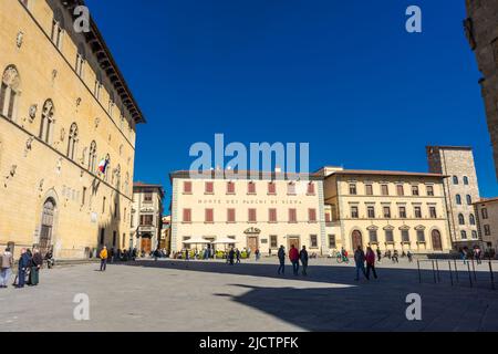 Pistoia, Italien, 18. April 2022: Hauptplatz des Stadtzentrums Stockfoto