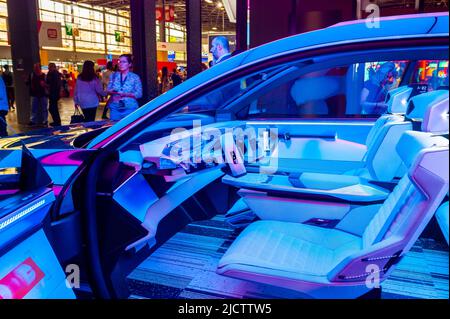 Paris, Frankreich, Renault Car, Scenic Vision, Inside, elektronisches Dashboard Concept Elektroauto, ausgestellt im Convention Center, VIVA Technology Trade Show, moderne Innovation, Viva Tech, Seitenansicht, Kongresszentrum paris Stockfoto