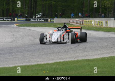 Drehen Sie die Sieben der Road America Raceway während des SVRA Spring Vintage Festivals 2022 Stockfoto