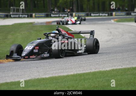 Drehen Sie die Sieben der Road America Raceway während des SVRA Spring Vintage Festivals 2022 Stockfoto