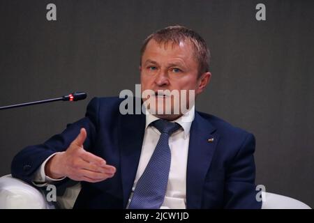 Saint Petersburg, Russia. 15th June, 2022. Alexander Kalinin, President, All-Russian Non-Governmental Organization of Small and Medium-Sized Businesses OPORA RUSSIA at a session "New SME Strategy: Challenges, Opportunities, and Solutions" in the framework of St. Petersburg International Economic Forum 2022 (SPIEF 2022). Credit: SOPA Images Limited/Alamy Live News Stockfoto