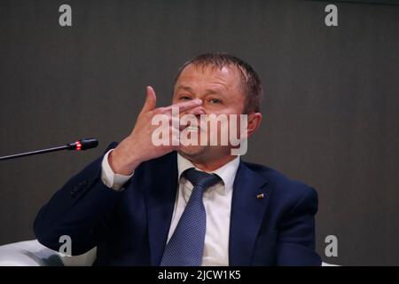 Saint Petersburg, Russia. 15th June, 2022. Alexander Kalinin, President, All-Russian Non-Governmental Organization of Small and Medium-Sized Businesses OPORA RUSSIA at a session "New SME Strategy: Challenges, Opportunities, and Solutions" in the framework of St. Petersburg International Economic Forum 2022 (SPIEF 2022). Credit: SOPA Images Limited/Alamy Live News Stockfoto