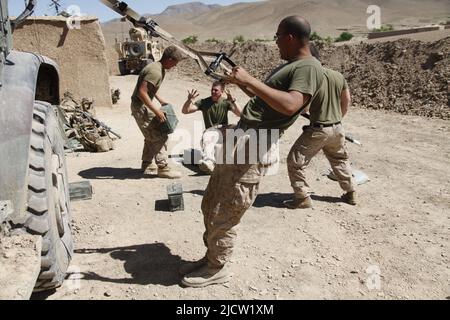 US-Marineinfanteristen finden immer noch Zeit, sich fit zu halten, während sie in der Provinz Helmond in Afghanistan eingesetzt werden. Stockfoto