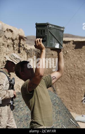 US-Marineinfanteristen finden immer noch Zeit, sich fit zu halten, während sie in der Provinz Helmond in Afghanistan eingesetzt werden. Stockfoto