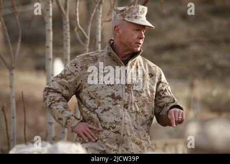 Der General des US-Marine Corps, James F. Amos, Kommandant des Marine Corps, spricht mit den Marines über die Zukunft des Marine Corps auf Forward Operieren Ba Stockfoto