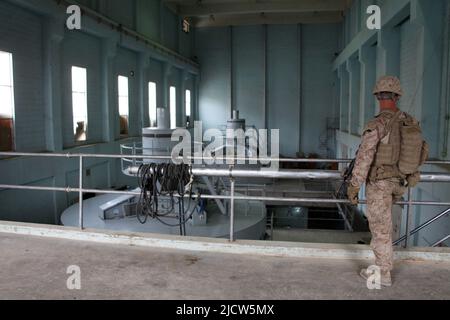 U.S. Marine Corps 2. LT. Logan Giger mit Police Advisory Team 2, 1. Bataillon, 8. Marine Regiment, Regimental Combat Team 6 Stockfoto
