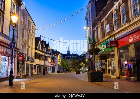 Banbury High Street bei Sonnenaufgang im juni. Banbury, Oxfordshire, England Stockfoto