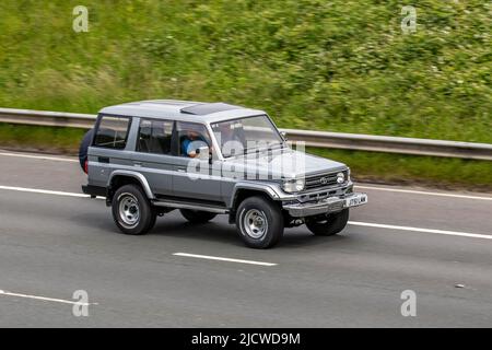 1992 90s Silver Neunziger TOYOTA Land Cruiser 4160cc Diesel SUV fährt auf der M6 Motorway, Großbritannien Stockfoto