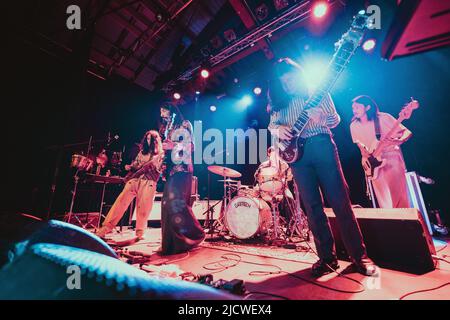 Kopenhagen, Dänemark. 15.. Juni 2022. Die japanische Psychedelik-Rockband Kikagaku Moyo spielt ein Live-Konzert im Pumpehuset in Kopenhagen. (Foto: Gonzales Photo/Alamy Live News Stockfoto