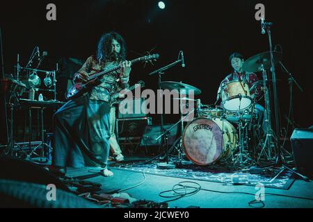 Kopenhagen, Dänemark. 15.. Juni 2022. Die japanische Psychedelik-Rockband Kikagaku Moyo spielt ein Live-Konzert im Pumpehuset in Kopenhagen. (Foto: Gonzales Photo/Alamy Live News Stockfoto