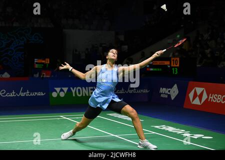 Jakarta, Indonesien. 16.. Juni 2022. Carolina Marin tritt während der Frauen-Einzelrunde des 16-Matches zwischen Wang Zhiyi aus China und Carolina Marin aus Spanien bei den Indonesia Open 2022 in Jakarta, Indonesien, am 16. Juni 2022 an. Quelle: Xu Qin/Xinhua/Alamy Live News Stockfoto