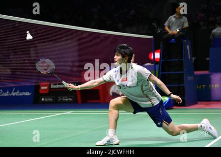 Jakarta, Indonesien. 16.. Juni 2022. Wang Zhiyi tritt während der Frauen-Einzel-Runde des 16-Matches zwischen Wang Zhiyi aus China und Carolina Marin aus Spanien bei den Indonesia Open 2022 in Jakarta, Indonesien, am 16. Juni 2022 an. Quelle: Xu Qin/Xinhua/Alamy Live News Stockfoto